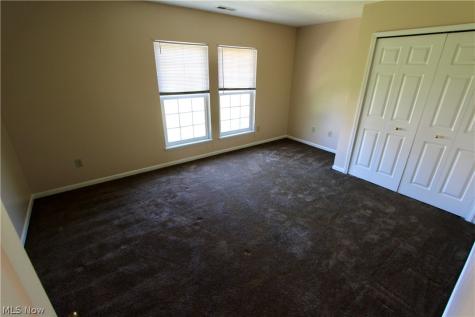 27242 Emerald Oval S Olmsted Twp OH 44138