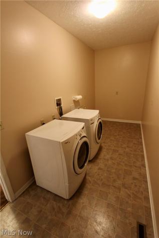 27242 Emerald Oval S Olmsted Twp OH 44138