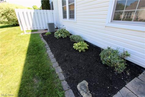 27242 Emerald Oval S Olmsted Twp OH 44138