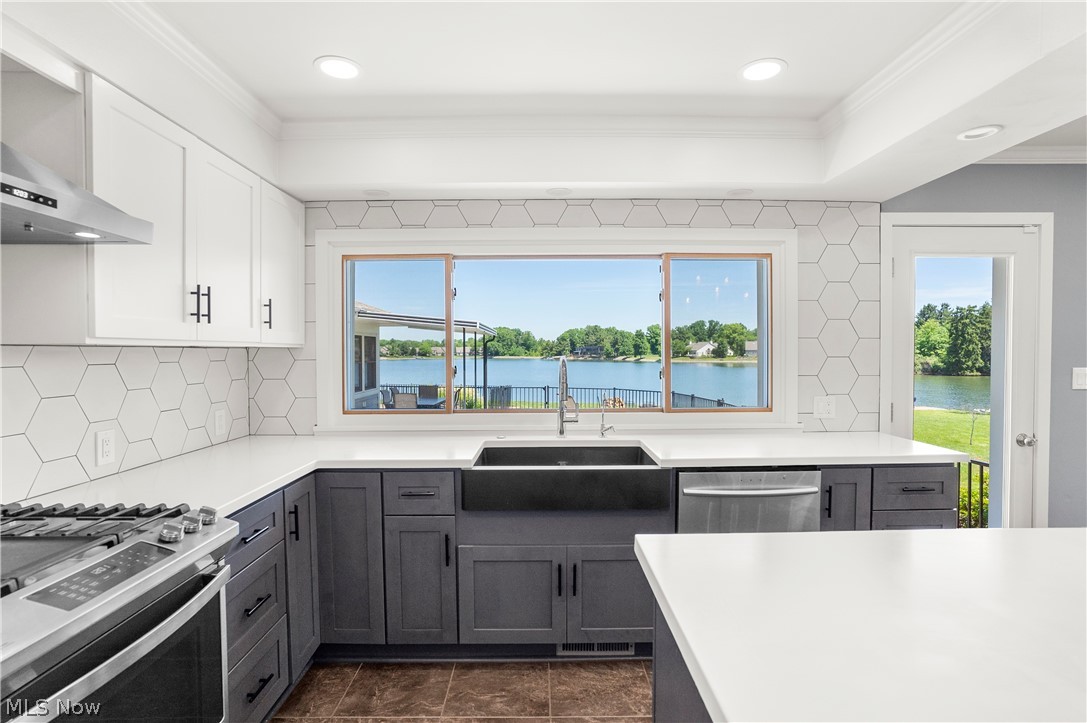 294 S Bayshore Drive Columbiana OH 44408