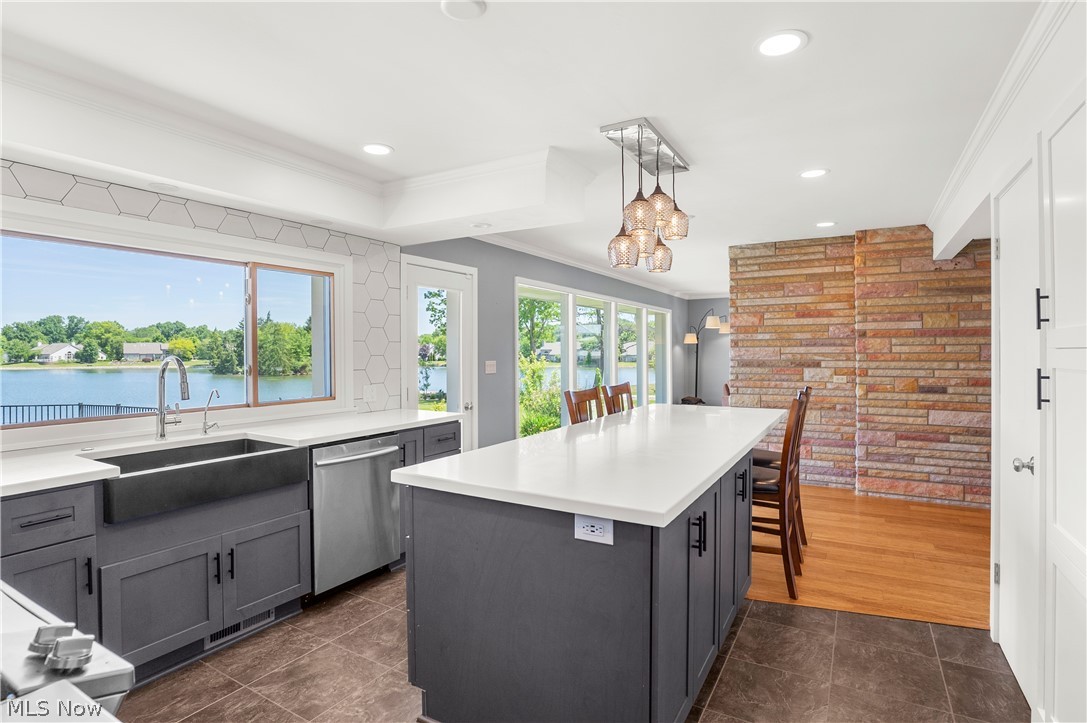 294 S Bayshore Drive Columbiana OH 44408