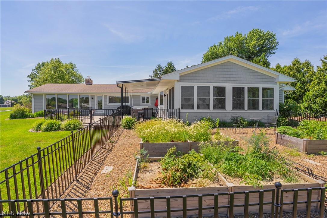 294 S Bayshore Drive Columbiana OH 44408