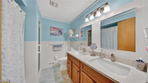 6649 Maplehurst Road North Olmsted OH 44070