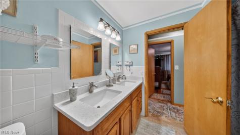 6649 Maplehurst Road North Olmsted OH 44070