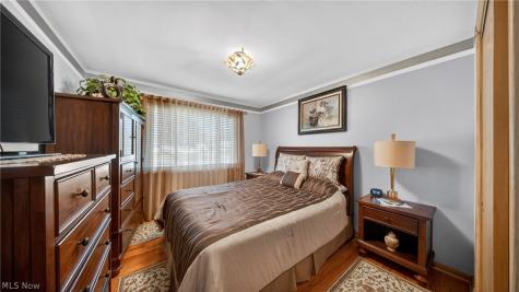 6649 Maplehurst Road North Olmsted OH 44070