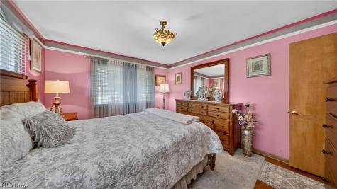 6649 Maplehurst Road North Olmsted OH 44070