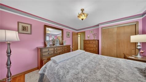 6649 Maplehurst Road North Olmsted OH 44070