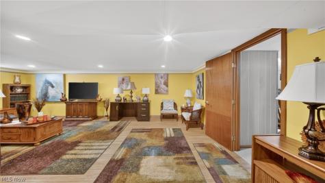 6649 Maplehurst Road North Olmsted OH 44070