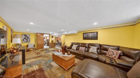 6649 Maplehurst Road North Olmsted OH 44070