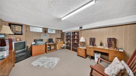 6649 Maplehurst Road North Olmsted OH 44070