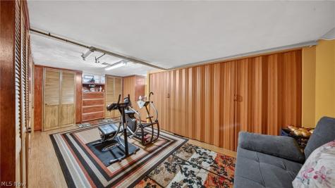 6649 Maplehurst Road North Olmsted OH 44070