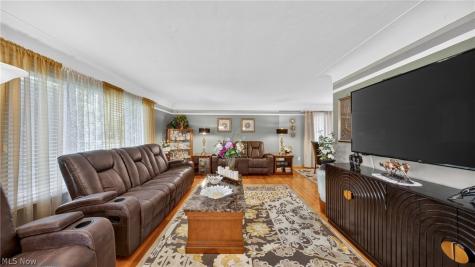 6649 Maplehurst Road North Olmsted OH 44070
