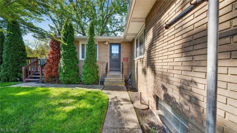6649 Maplehurst Road North Olmsted OH 44070