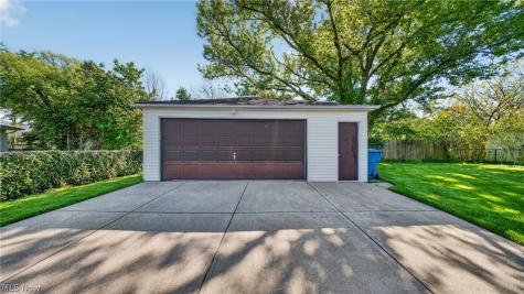 6649 Maplehurst Road North Olmsted OH 44070