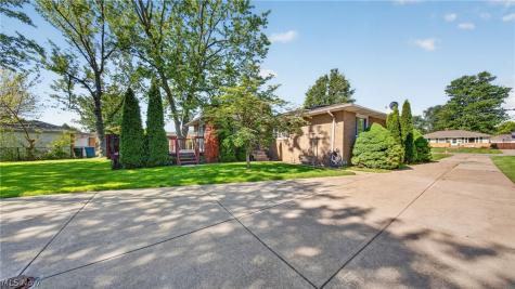 6649 Maplehurst Road North Olmsted OH 44070