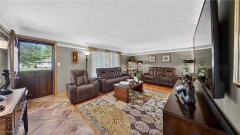 6649 Maplehurst Road North Olmsted OH 44070