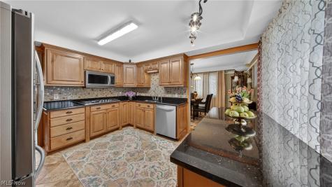 6649 Maplehurst Road North Olmsted OH 44070