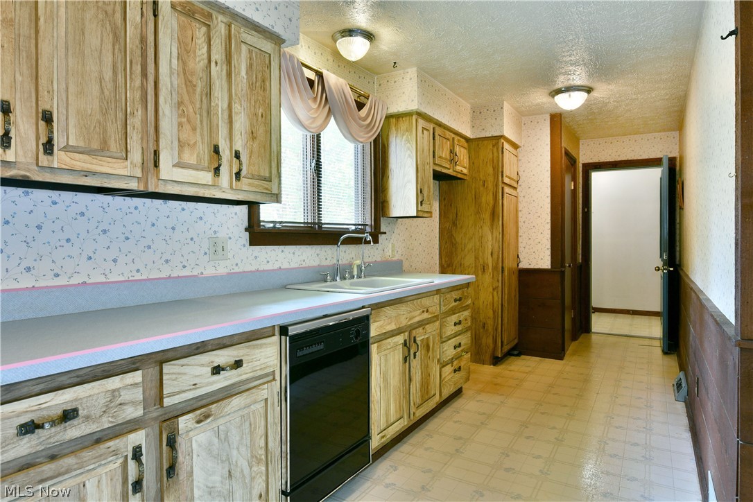 5705 State Route 46 Cortland OH 44410