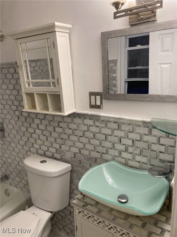 16702 Glendale Avenue Cleveland OH 44128