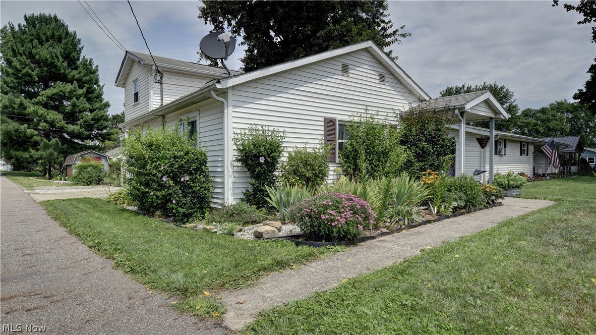 541 Grand Street NW Bolivar OH 44612