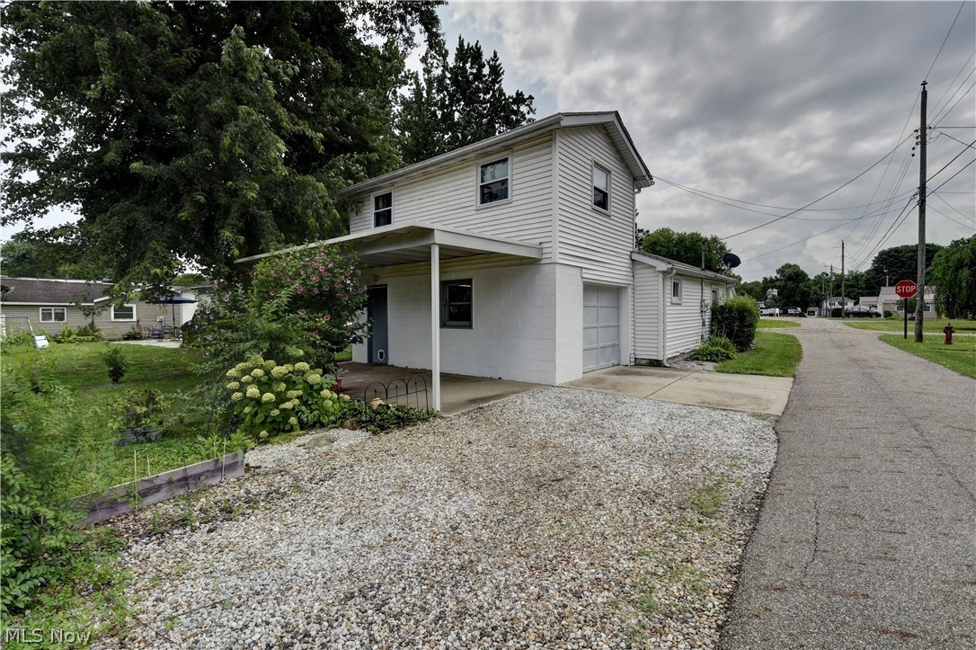 541 Grand Street NW Bolivar OH 44612