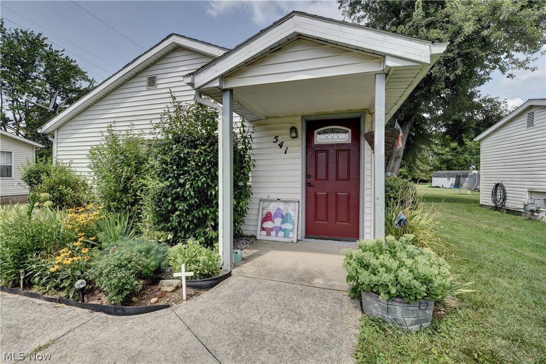541 Grand Street NW Bolivar OH 44612