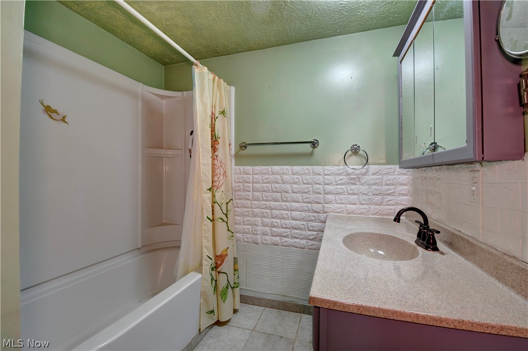 541 Grand Street NW Bolivar OH 44612