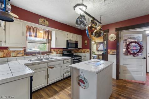 2377 Greensburg Road North Canton OH 44720