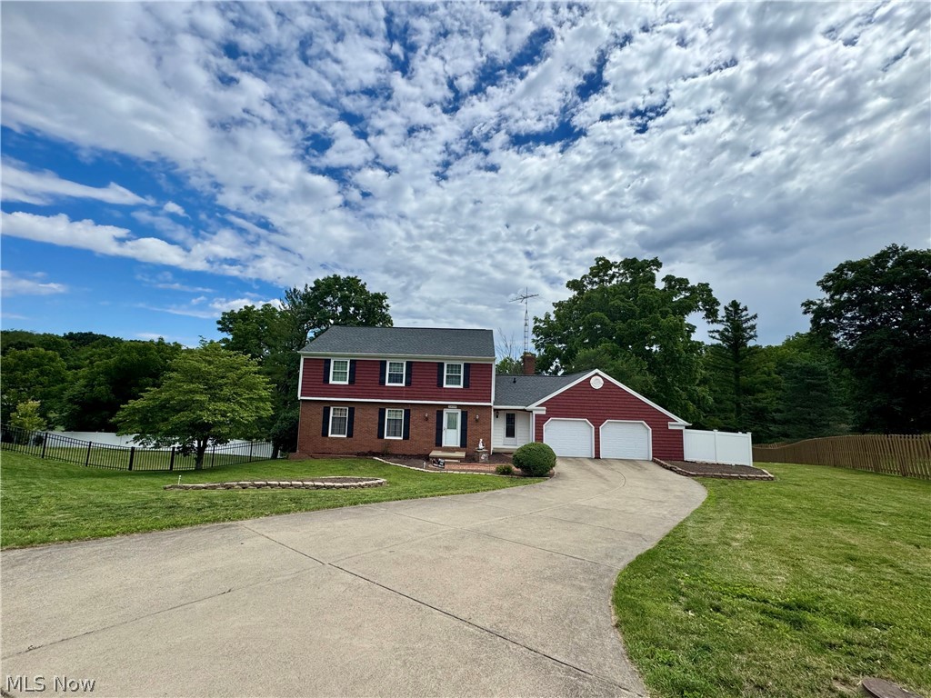 1679 Lakeview Square NE Bolivar OH 44612