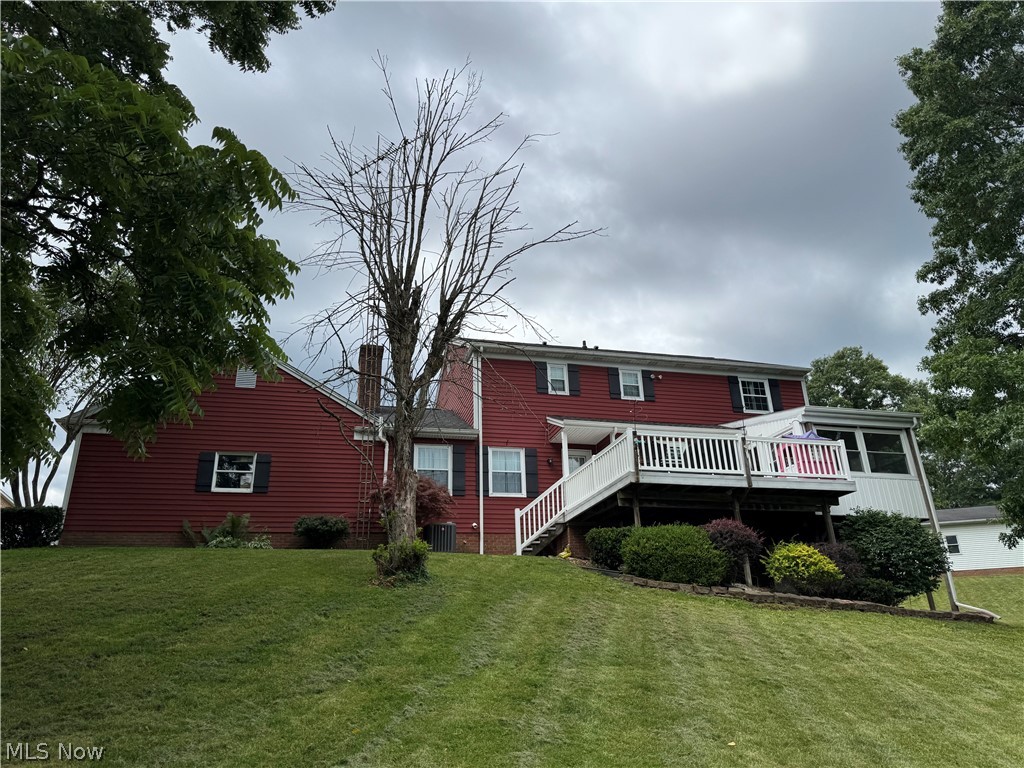 1679 Lakeview Square NE Bolivar OH 44612