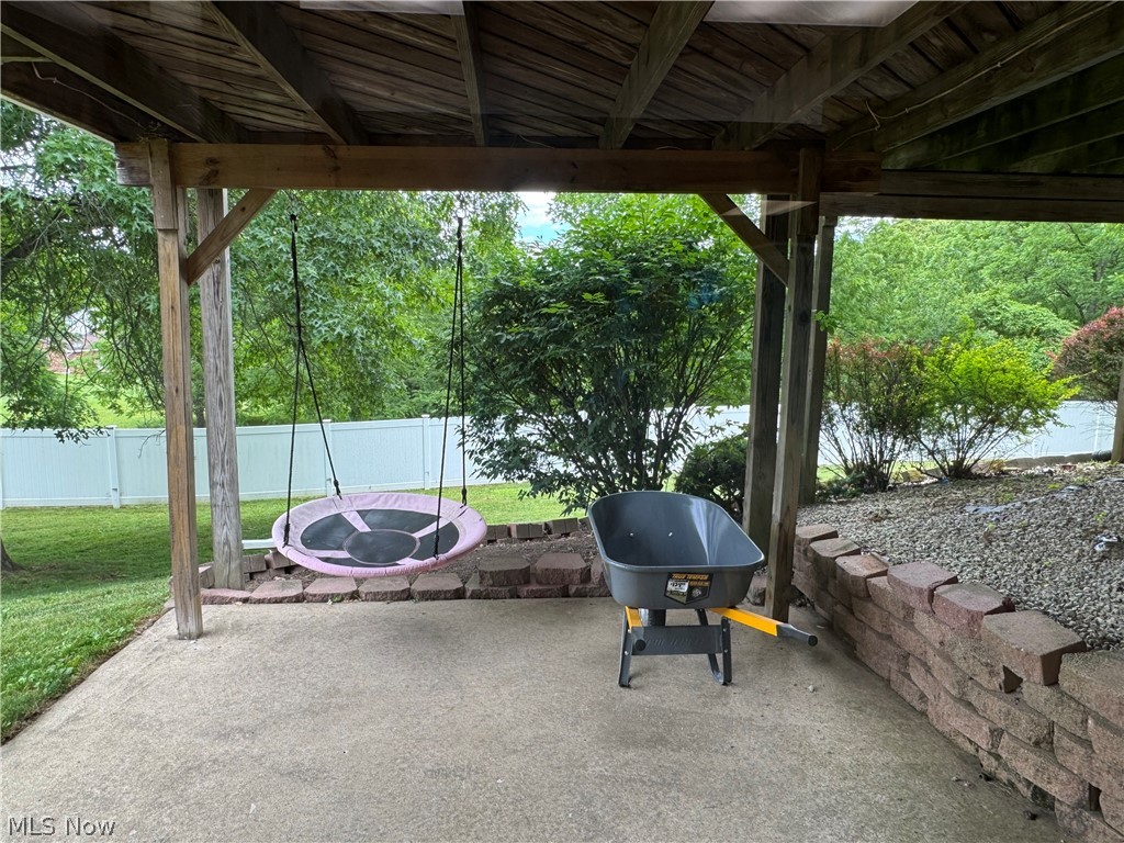 1679 Lakeview Square NE Bolivar OH 44612