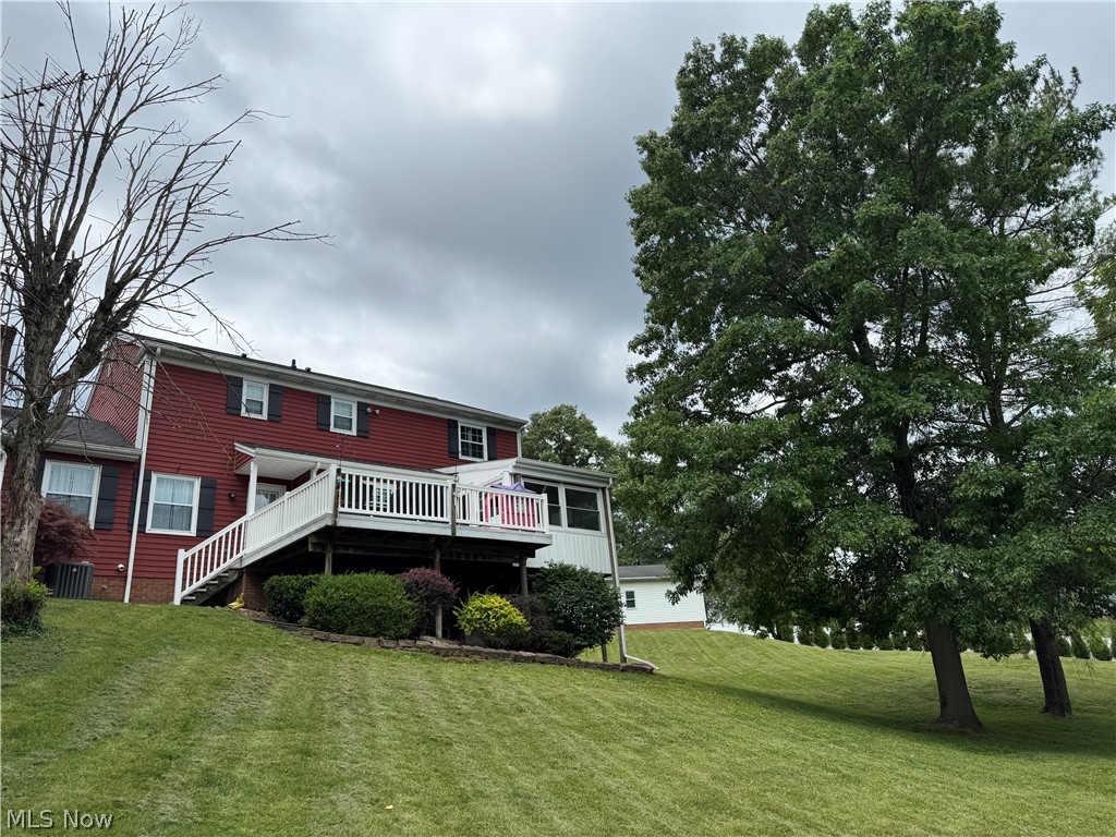 1679 Lakeview Square NE Bolivar OH 44612