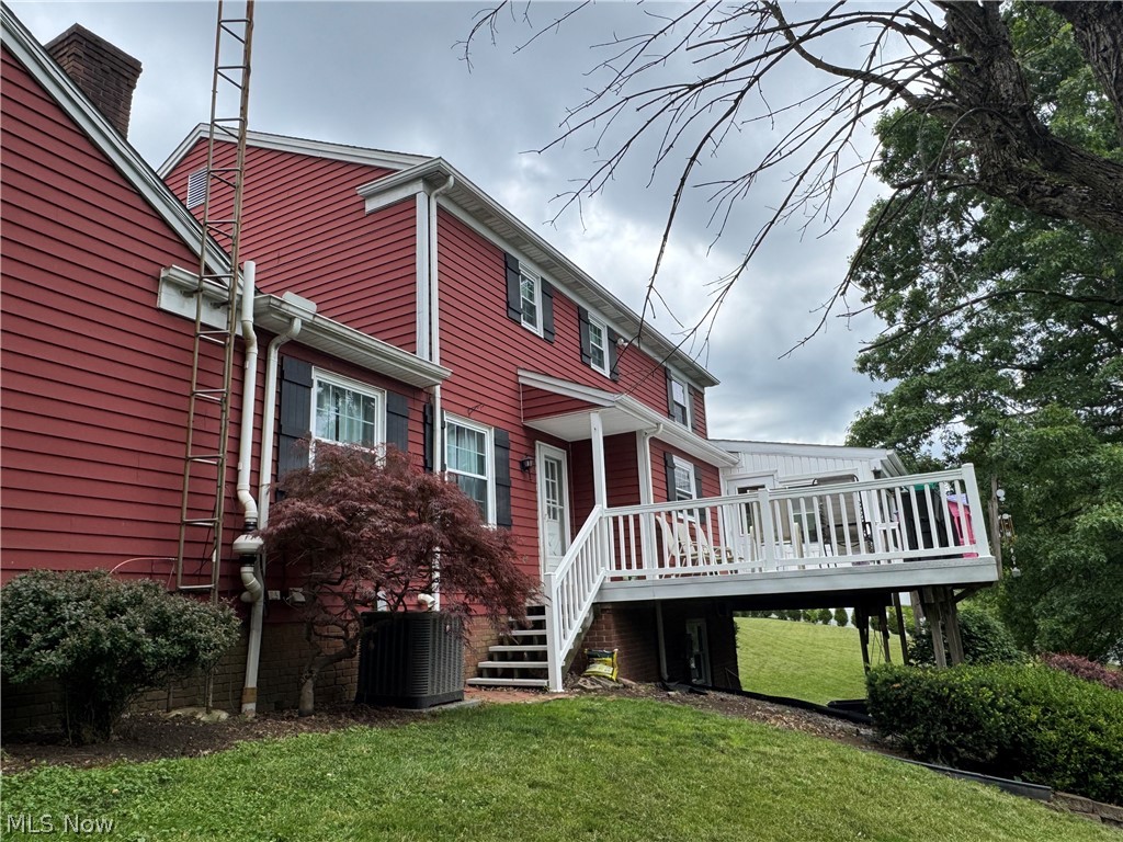1679 Lakeview Square NE Bolivar OH 44612