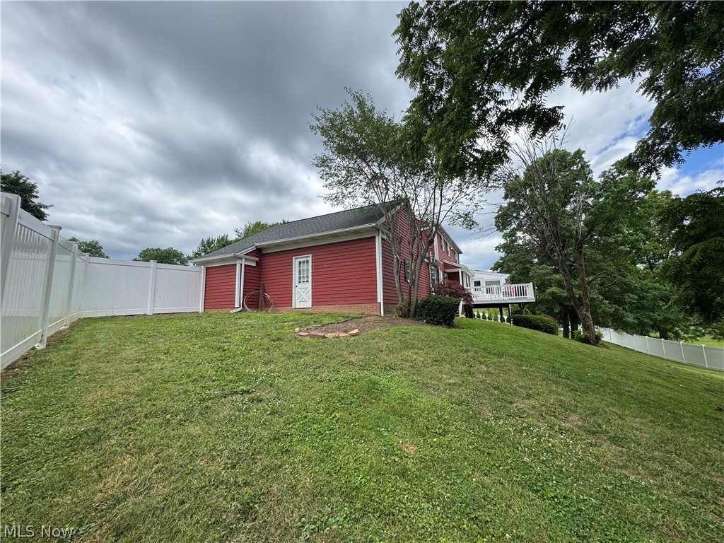 1679 Lakeview Square NE Bolivar OH 44612