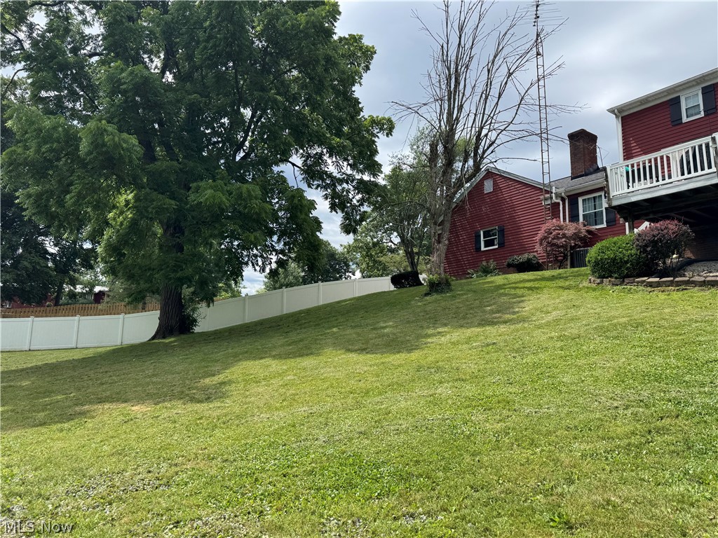 1679 Lakeview Square NE Bolivar OH 44612