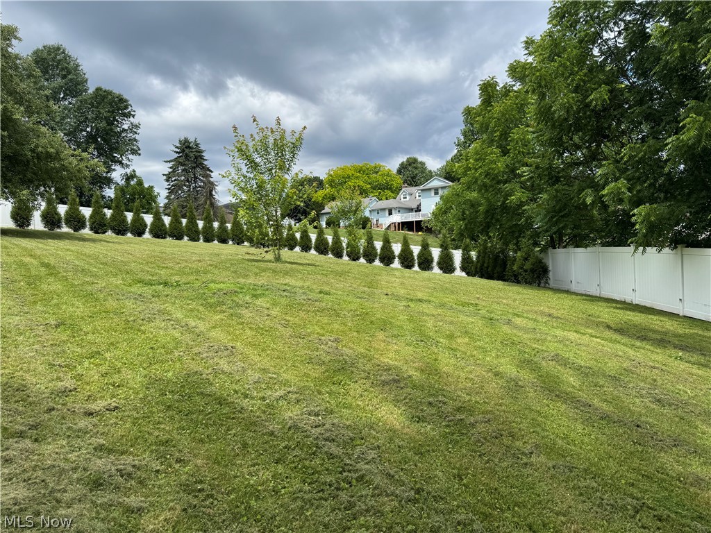 1679 Lakeview Square NE Bolivar OH 44612