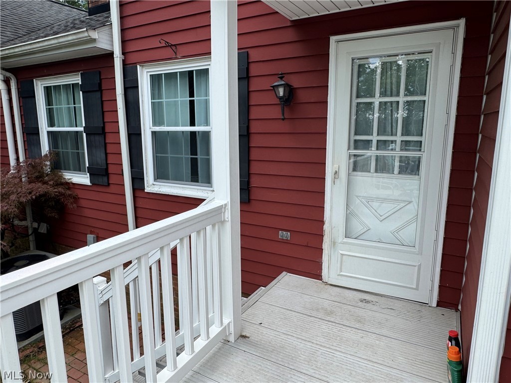 1679 Lakeview Square NE Bolivar OH 44612
