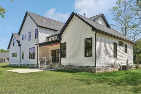 7110 Garden Place Drive Poland OH 44514