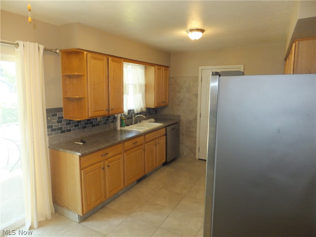4641 E Lake Road Sheffield Lake OH 44054