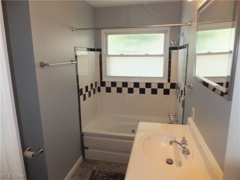 4641 E Lake Road Sheffield Lake OH 44054
