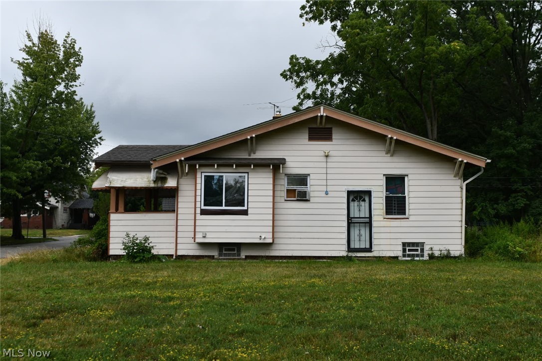 1582 E 133rd Street East Cleveland OH 44112