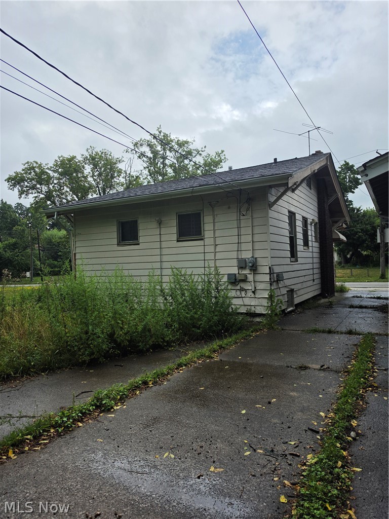 1582 E 133rd Street East Cleveland OH 44112