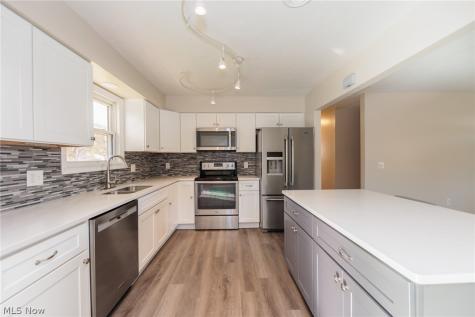 3888 Buckingham Brunswick OH 44212