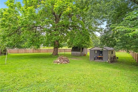 9065 12th Street North Benton OH 44449