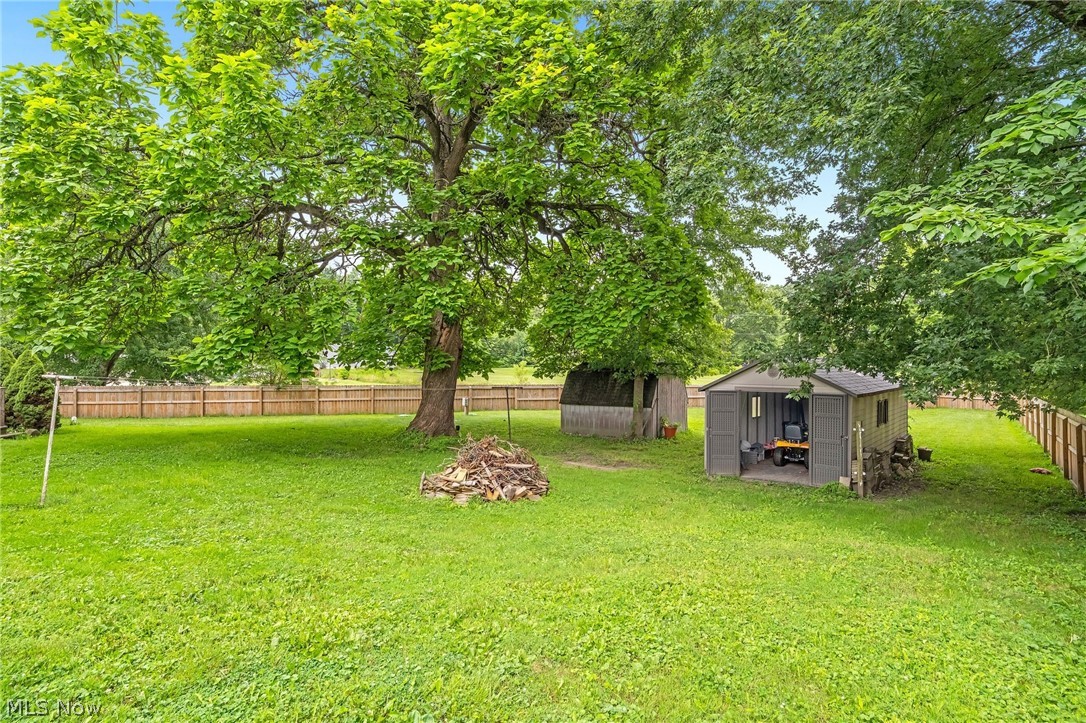 9065 12th Street North Benton OH 44449