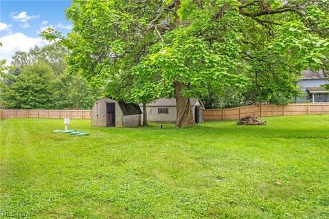 9065 12th Street North Benton OH 44449