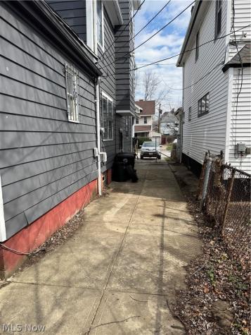526 E 118th Street Cleveland OH 44108