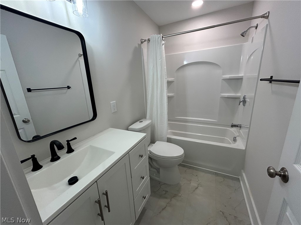 938 East Drive Sheffield Lake OH 44054