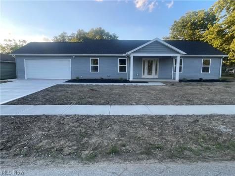 938 East Drive Sheffield Lake OH 44054