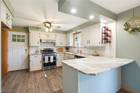 1526 Edmar Street Louisville OH 44641